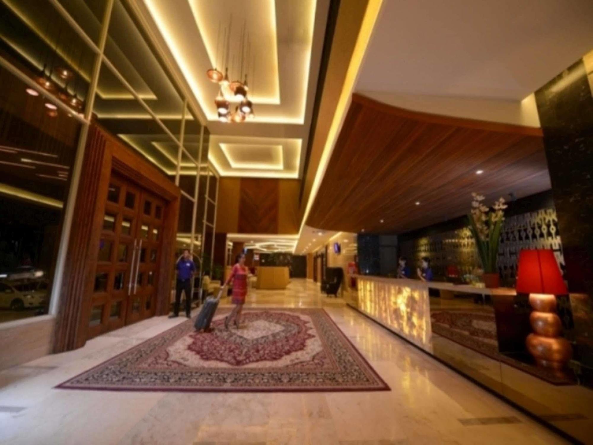 Grand Tjokro Hotel Balikpapan Extérieur photo